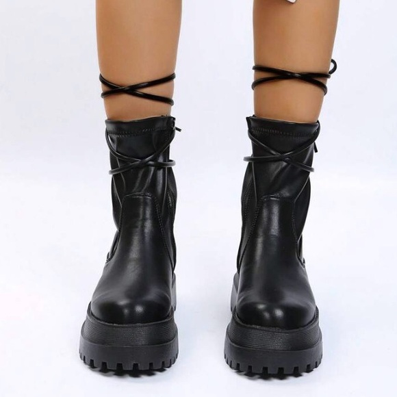 new 🖤 SHEIN Black Lug Sole Chunky PU Leather Boots - Picture 2 of 10